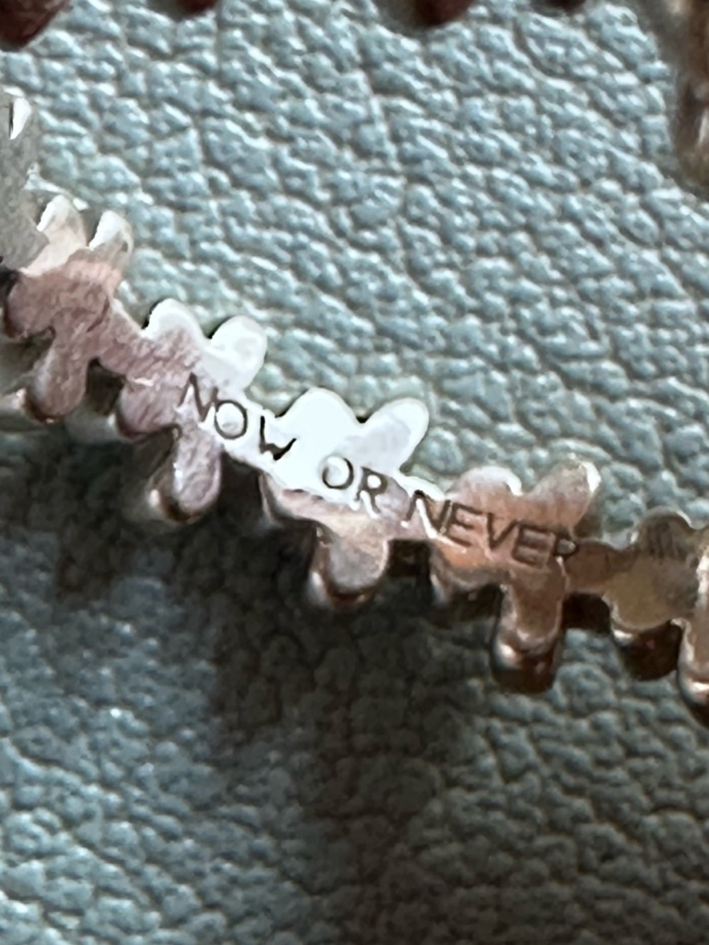 Monica Rich Kosann 18K White Gold “Now or Never” Skull & Daisy eternity band 7 - Picture 7 of 9